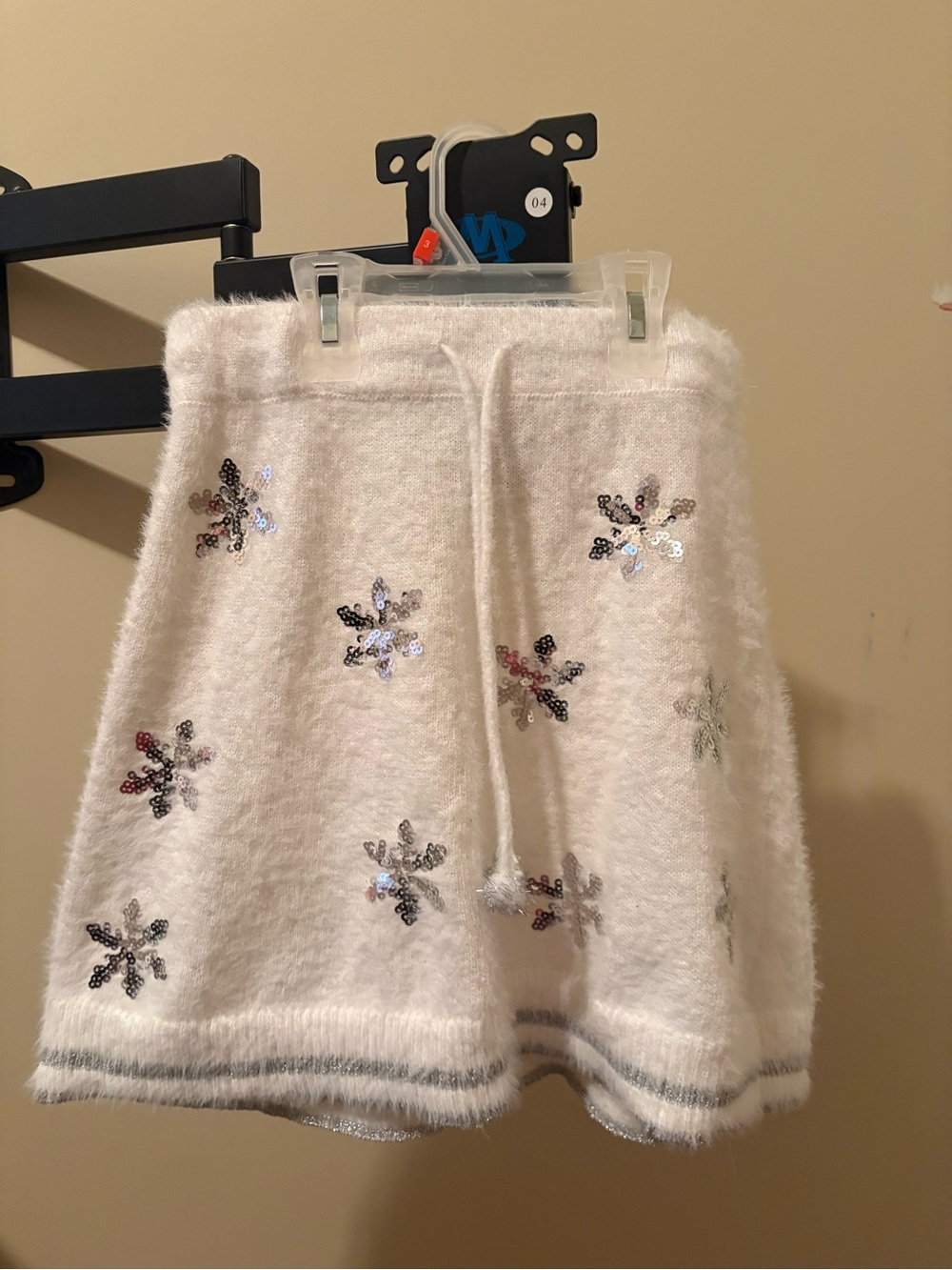 Derek Heart White Fuzzy A-Line Skirt with Sequin Snowflakes